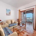Apartamento For 4 People In Tenerife Acantilado de los Gigantes